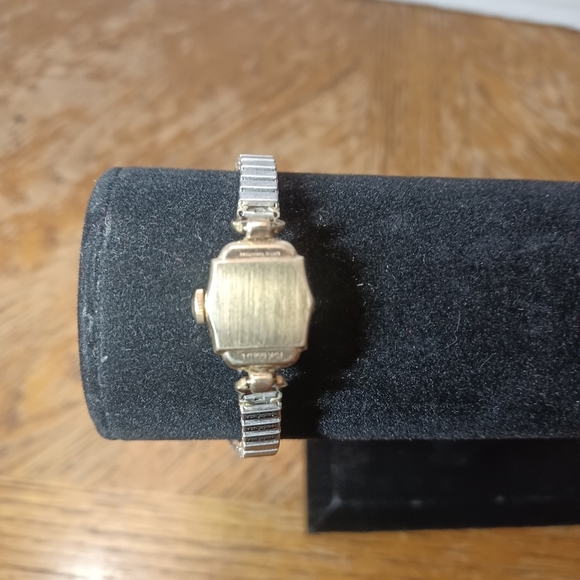 1950's Hamilton Wind Up Watch 17 Jewels 10K Solid Gold case working. Band is not - Picture 9 of 11